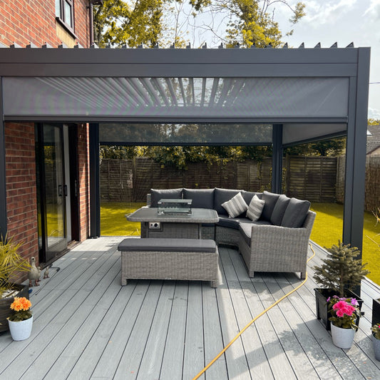 Outdoor pergola